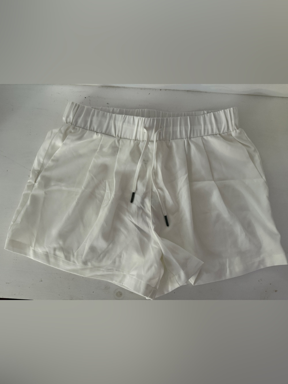 HALARA White Athletic Drawstring Shorts